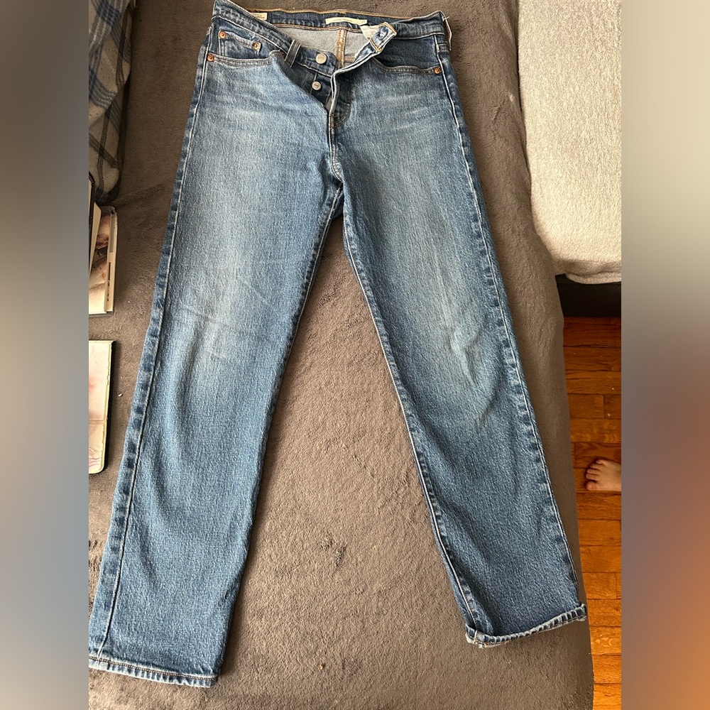 Brand new Levi ankle straight jeans. No tags, never worn. Doesn’t fit.